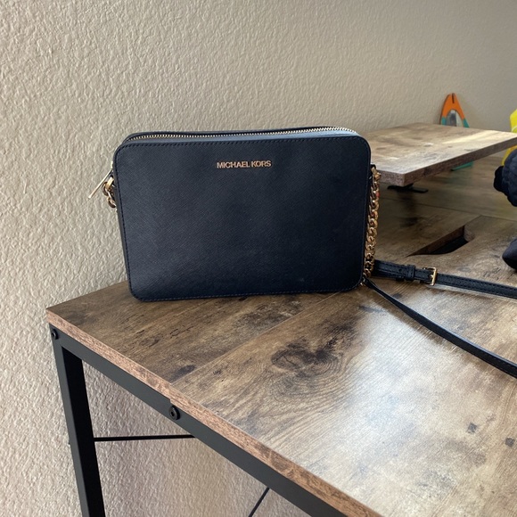 Used Black Michael Kors bag - Picture 2 of 4